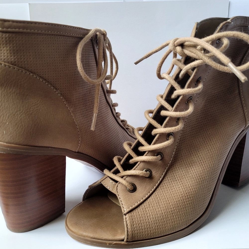 Y not? heels